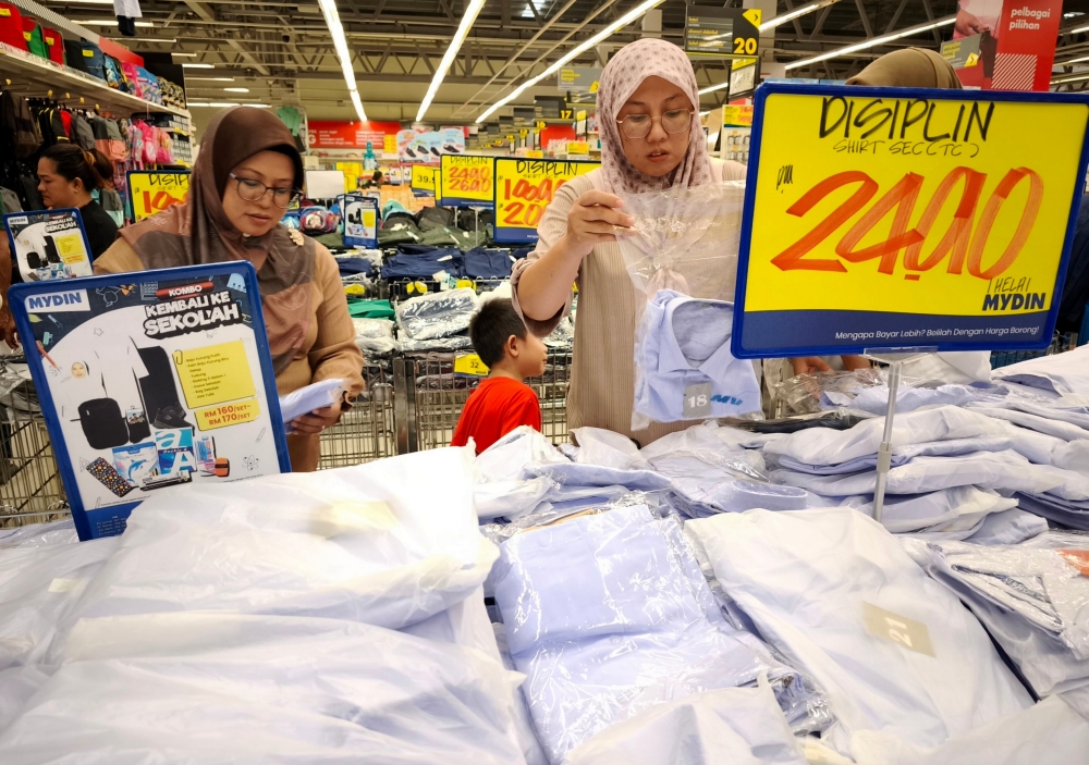 Shoppers make last-minute school supply purchases at a major supermarket in Kuching February 16, 2025, ahead of the new school term starting tomorrow. — Bernama pic