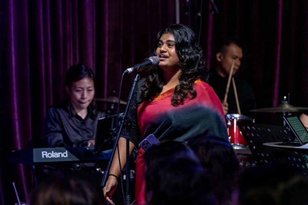 Singer Raajasree Gobi captivated the audience with live renditions of iconic Tamil movie soundtracks.— Picture by Darshen Chelliah