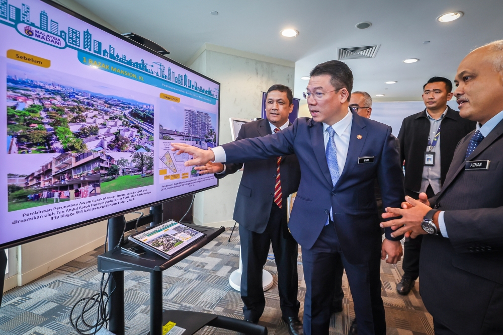 Local Government Development Minister Nga Kor Ming views the location of Razak Mansion in Kuala Lumpur before its redevelopment during a media briefing on the introduction of the Urban Renewal Implementation Guidelines at the ministry in Putrajaya, September 5, 2023. — Bernama pic  