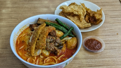 Dive into a rich and satisfying ‘curry mee’ in Ara Damansara’s Hock Seng Kopitiam