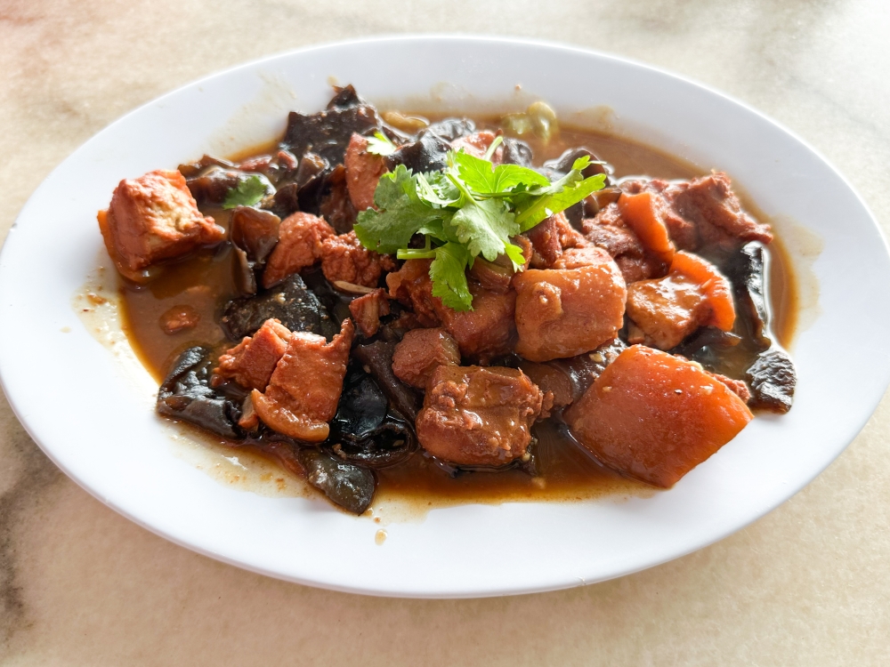 Stewed Pork with Fungus in ‘Hakka Style’ was a triumph with soft, braised pork belly paired with crunchy wood ear fungus and a well-balanced sauce. — Picture by Lee Khang Yi