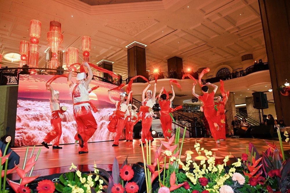 The opening performance: The Northern Shaanxi Folk Dance and Waist Drum Dance. — Picture courtesy of IOI Properties Group