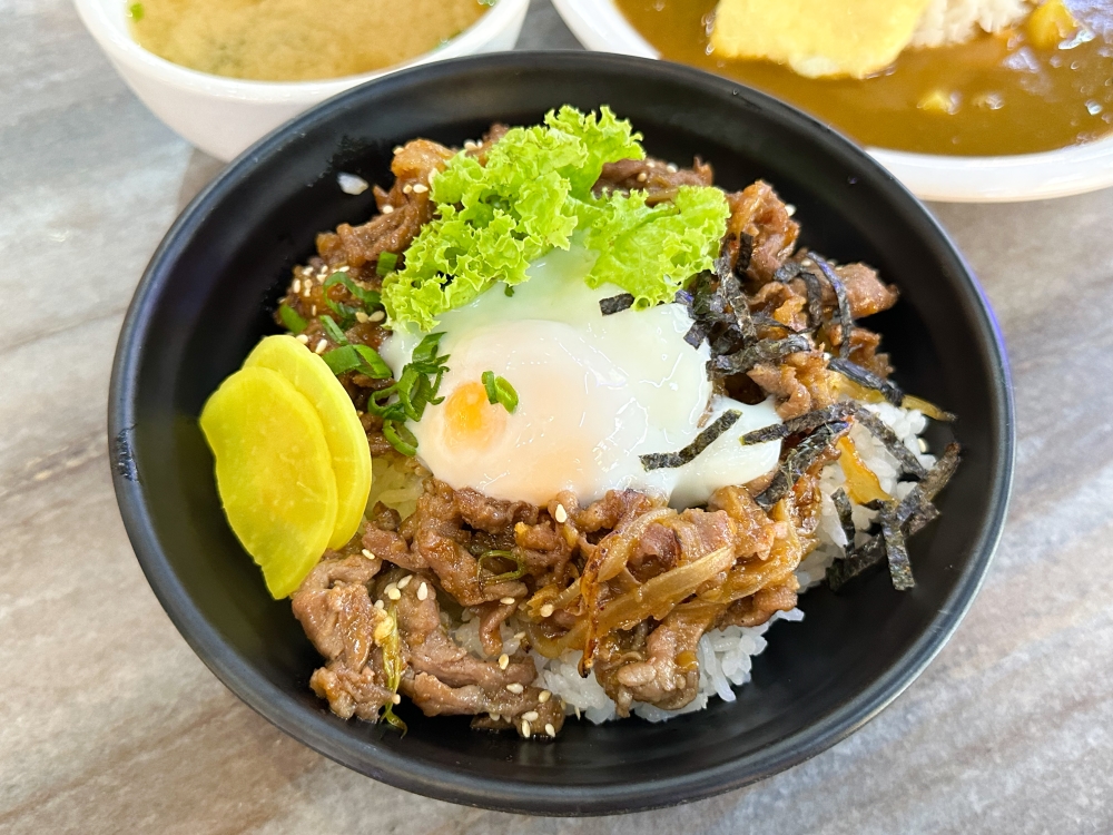 Ontama Yakiniku Don combines grilled beef with sliced onions for a sweeter flavour — Picture by Lee Khang Yi