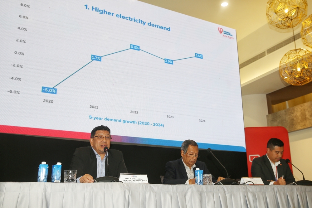 (From left) TNB President/CEO Datuk Megat Jalaluddin Megat Hassan, TNB chairman Tan Sri Abdul Razak Bin Abdul Majid and TNB CFO Badrulhisyam Fauzi speak during a press conference on the TNB financial results in TNB Platinum, Kuala Lumpur February 28, 2025. — Picture by Choo Choy May