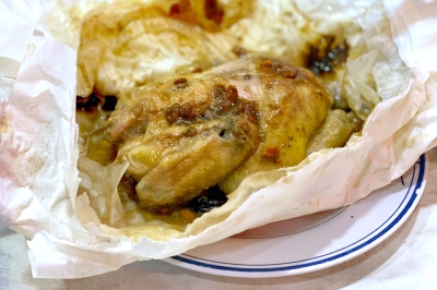 Everyone loves… the paper baked chicken at Restoran Teck Sing in JB