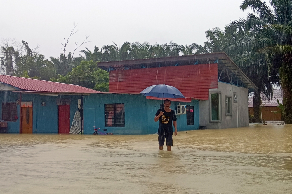 Flood victims in Melaka rise to 330 this morning