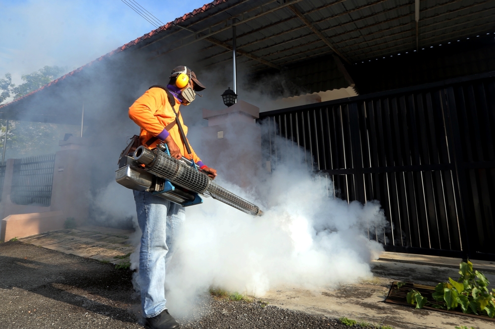 Ongoing fogging exercise carried out in high-risk areas. — Picture by Farhan Najib 