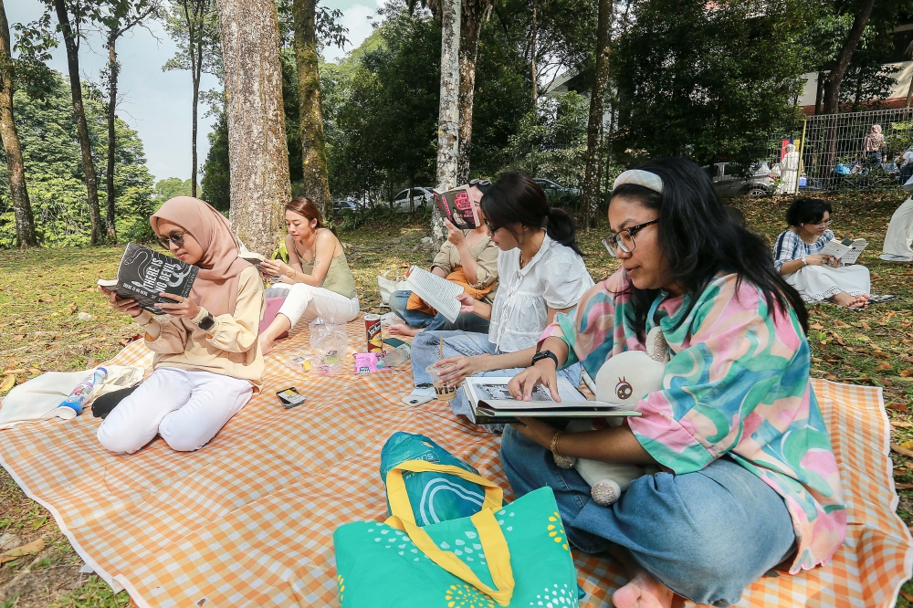 (From left) Puteri Amirah Ahmad Ghazali, Chalene Prismus, Izzah Ramli, Sasha Hanizam and Dalila Redzwan became friends after meeting at their first KL Reads session. — Picture by Sayuti Zainudin 