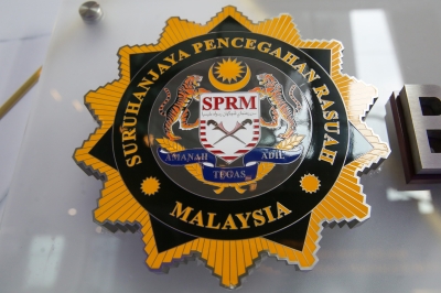 MACC: ‘Datuk Seri’ doctor among 16 arrested in birth registration fraud